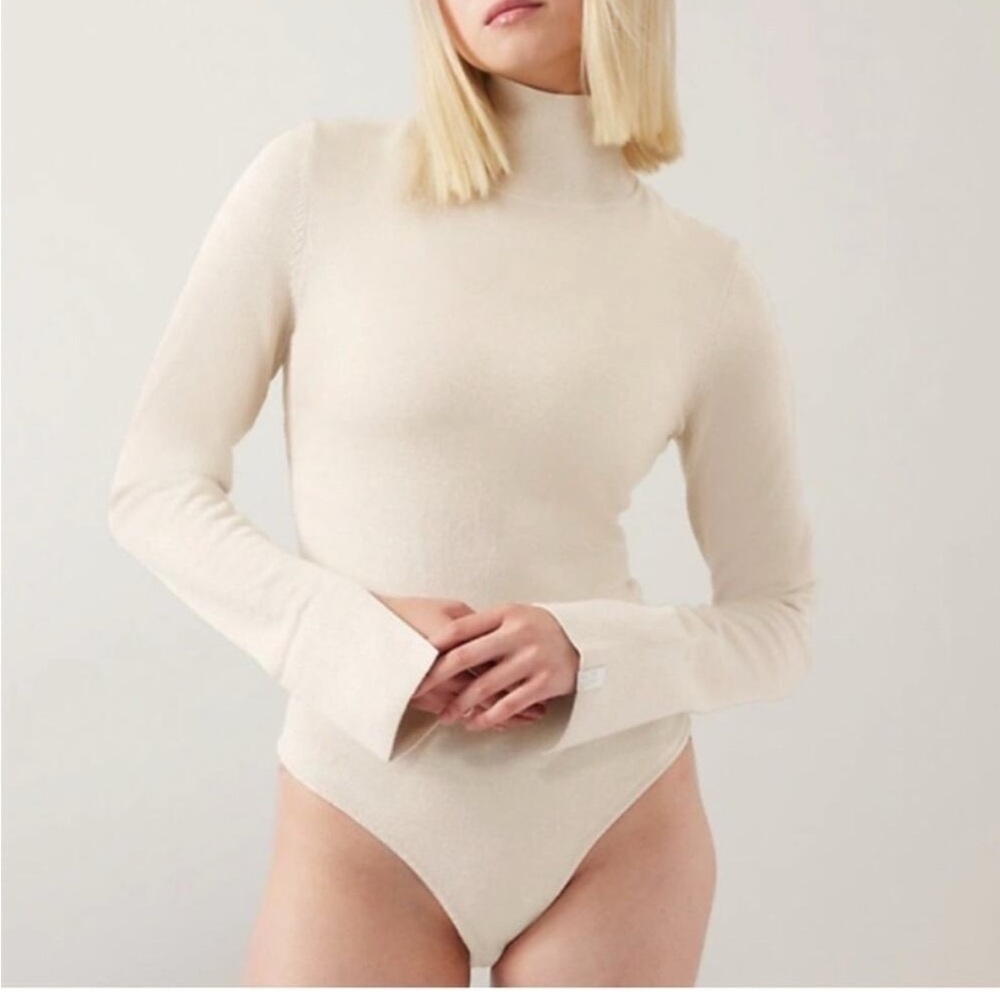 Elegant Athleta Metalic Cream Turtleneck Bodysuit size Large NWOT